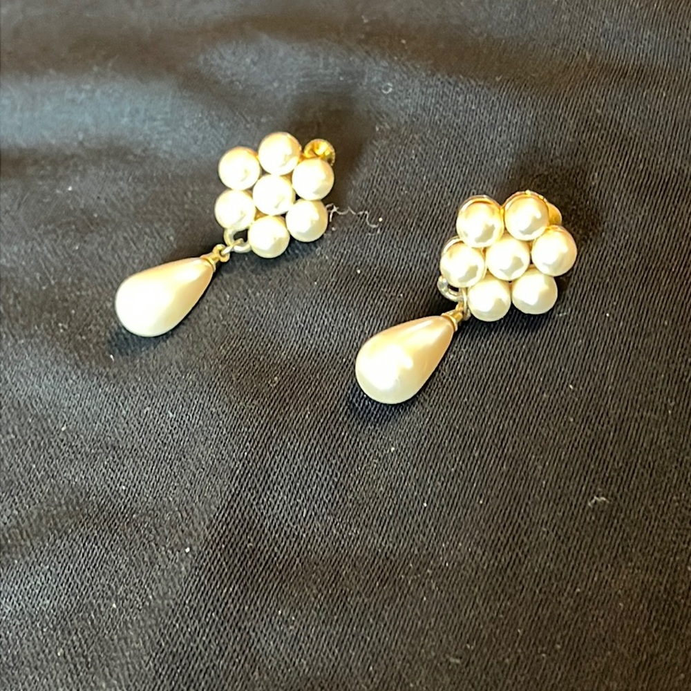 Faux pearl drop earrings - clip on